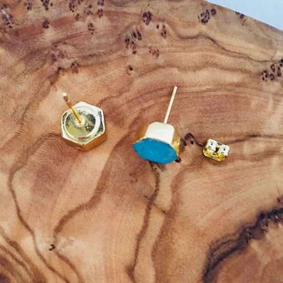 💥 SALE 💥 Natural Turquoise Hexagon Studs - Picture 5 of 5